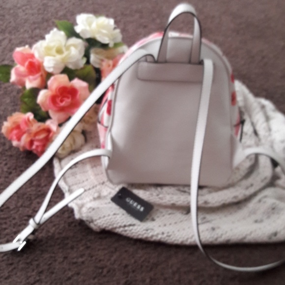 💐 Guess Beautiful Mini Backpack 💐 - Picture 3 of 7